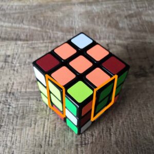 Rubiks cube 3x3 couronne face adjacente