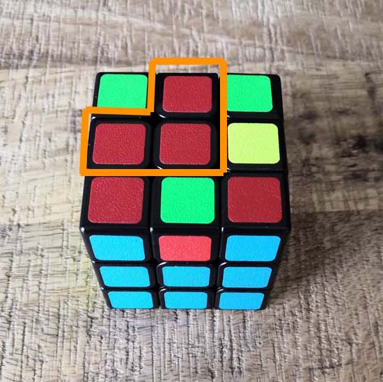 Rubik's cube 3x3 reconstitution de la croix - position L en haut à gauche