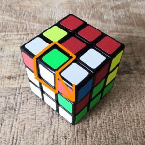 Rubik's cube 3x3 rotation arête vers la droite
