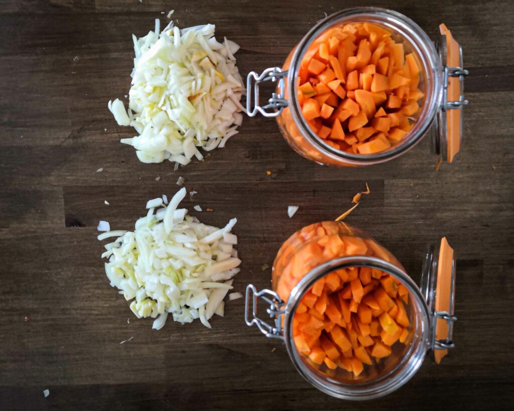 bocaux remplis avec les carottes