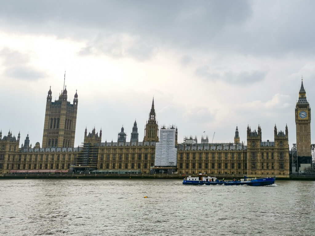Palais de Westminster et Big Ben vu de l'autre rive